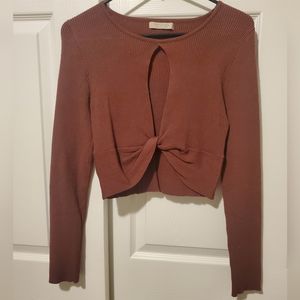 Long sleeve croped active top.